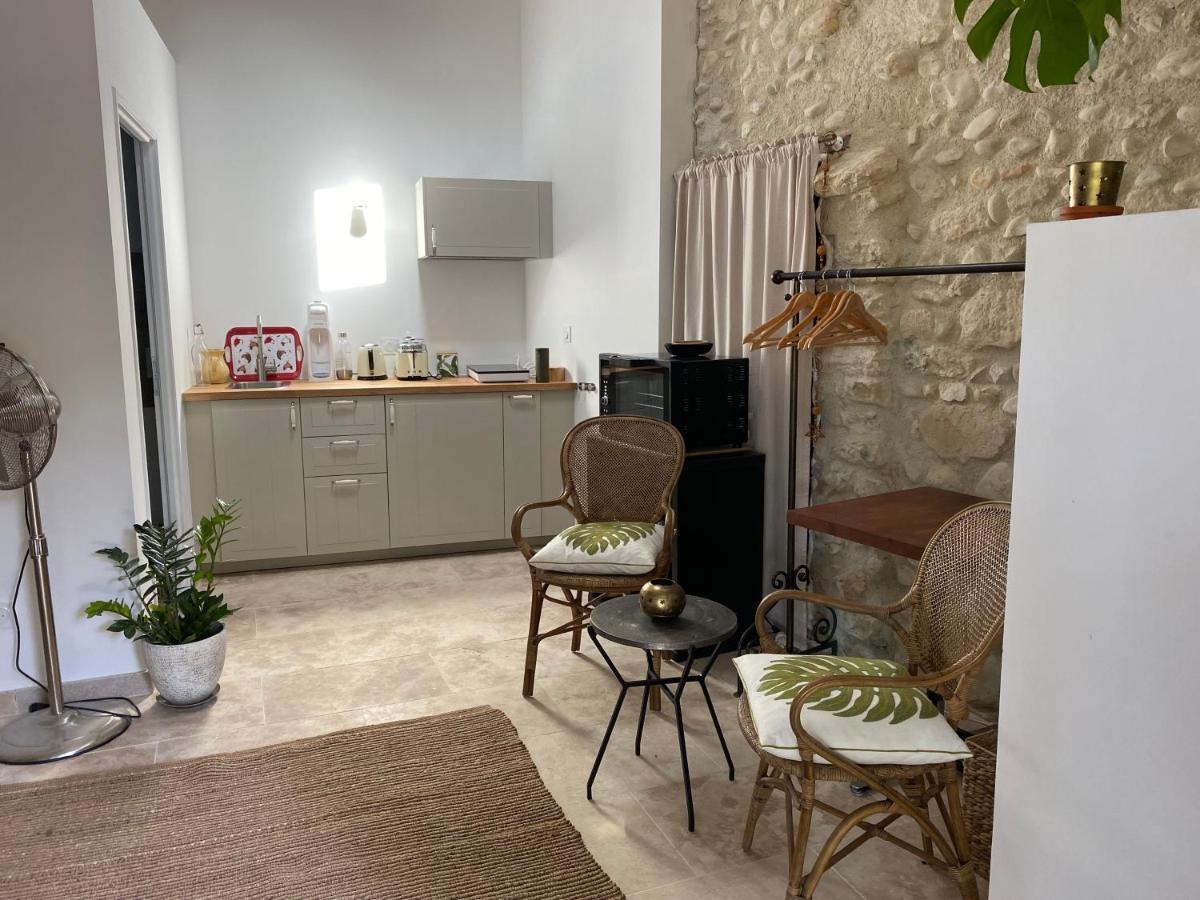 Otarkia Hotell Villedieu  Exteriör bild